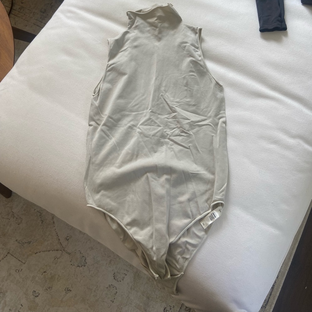 Skims body suit bundle size s/m